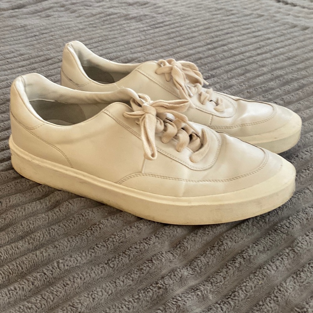Cream leather comfortable sneakers